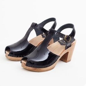 No.6 Caitlin T Strap Peep Toe Clog Sandal Black Patent